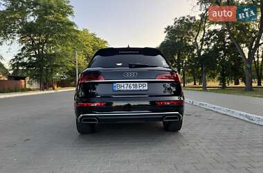 Внедорожник / Кроссовер Audi Q5 2021 в 