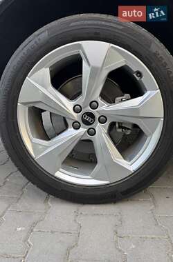 Внедорожник / Кроссовер Audi Q5 2021 в 