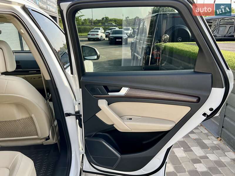 Позашляховик / Кросовер Audi Q5 2021 в Києві