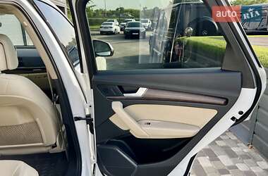Внедорожник / Кроссовер Audi Q5 2021 в 