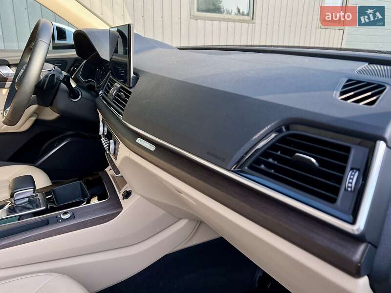 Позашляховик / Кросовер Audi Q5 2021 в Києві