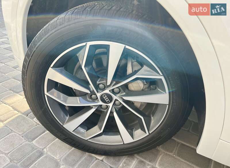 Позашляховик / Кросовер Audi Q5 2021 в Києві