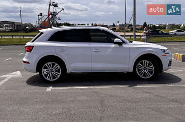 Внедорожник / Кроссовер Audi Q5 2017 в 