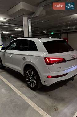 Внедорожник / Кроссовер Audi Q5 2021 в 