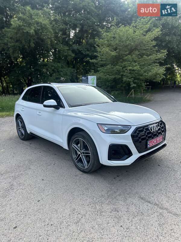 Внедорожник / Кроссовер Audi Q5 2021 в 