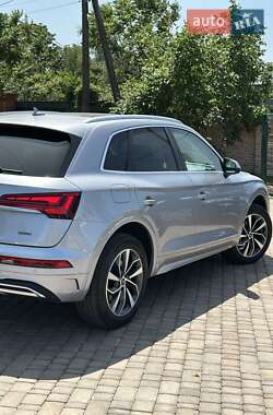Внедорожник / Кроссовер Audi Q5 2021 в 