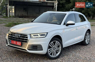 Внедорожник / Кроссовер Audi Q5 2018 в 