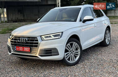 Внедорожник / Кроссовер Audi Q5 2018 в 