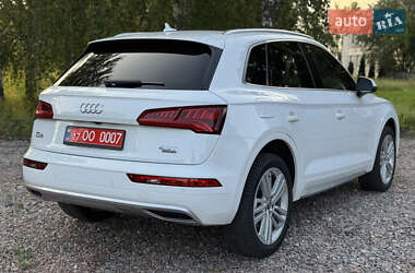 Внедорожник / Кроссовер Audi Q5 2018 в 