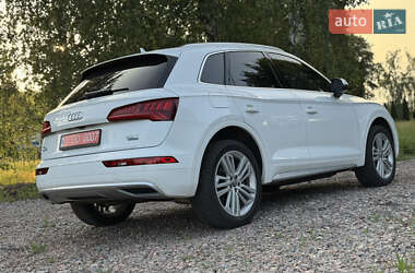 Внедорожник / Кроссовер Audi Q5 2018 в 
