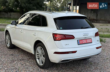 Внедорожник / Кроссовер Audi Q5 2018 в 