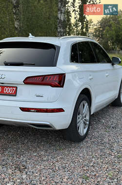 Внедорожник / Кроссовер Audi Q5 2018 в 