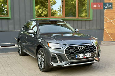 Позашляховик / Кросовер Audi Q5 2021 в 