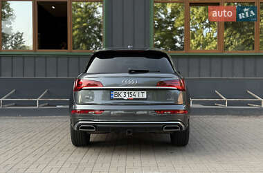 Позашляховик / Кросовер Audi Q5 2021 в 