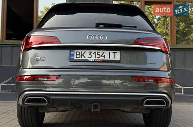 Позашляховик / Кросовер Audi Q5 2021 в 