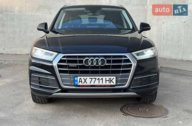 Внедорожник / Кроссовер Audi Q5 2017 в 