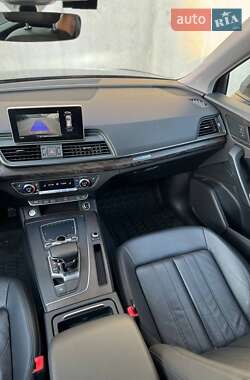 Внедорожник / Кроссовер Audi Q5 2017 в 