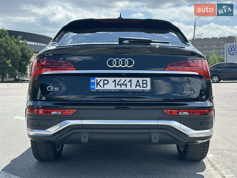 Внедорожник / Кроссовер Audi Q5 2021 в Киеве