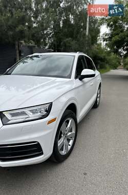 Внедорожник / Кроссовер Audi Q5 2018 в 