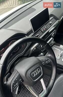 Внедорожник / Кроссовер Audi Q5 2018 в 