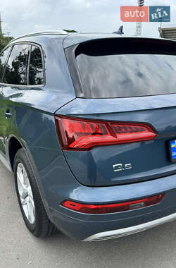 Внедорожник / Кроссовер Audi Q5 2018 в 