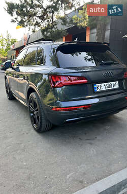 Внедорожник / Кроссовер Audi Q5 2016 в 