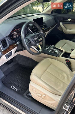 Внедорожник / Кроссовер Audi Q5 2016 в 