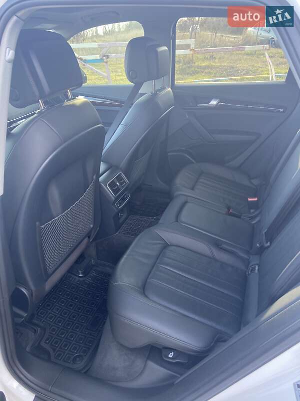 Внедорожник / Кроссовер Audi Q5 2018 в Одессе