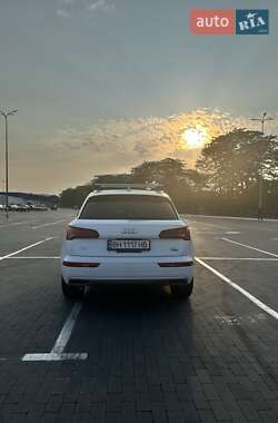 Внедорожник / Кроссовер Audi Q5 2018 в 