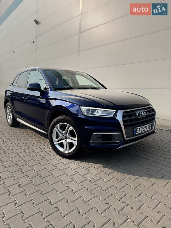 Внедорожник / Кроссовер Audi Q5 2018 в 