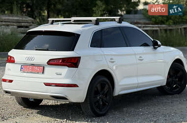 Внедорожник / Кроссовер Audi Q5 2017 в 