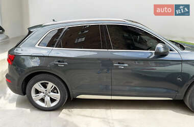 Внедорожник / Кроссовер Audi Q5 2017 в 