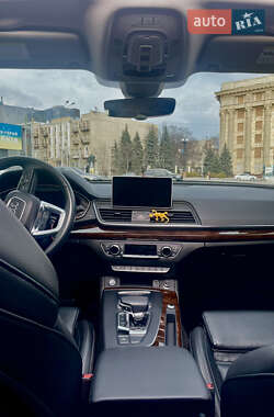 Позашляховик / Кросовер Audi Q5 2020 в 