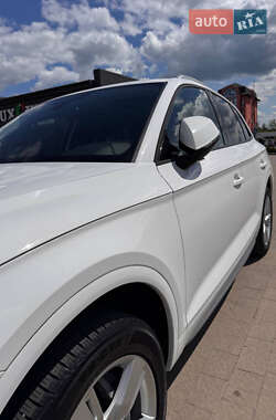 Внедорожник / Кроссовер Audi Q5 2018 в 