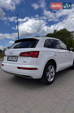 Внедорожник / Кроссовер Audi Q5 2018 в 