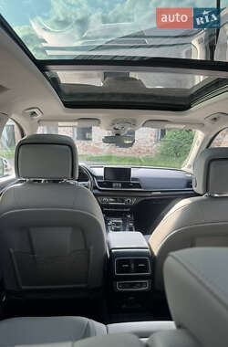 Внедорожник / Кроссовер Audi Q5 2018 в 