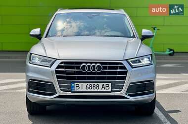 Внедорожник / Кроссовер Audi Q5 2018 в 