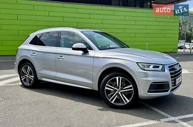 Внедорожник / Кроссовер Audi Q5 2018 в 