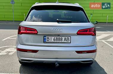 Внедорожник / Кроссовер Audi Q5 2018 в 
