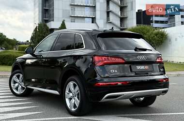 Внедорожник / Кроссовер Audi Q5 2018 в 