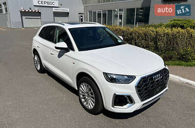 Внедорожник / Кроссовер Audi Q5 2021 в 
