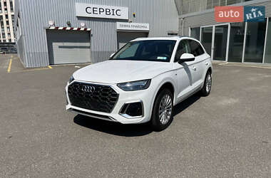 Внедорожник / Кроссовер Audi Q5 2021 в 