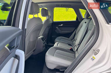 Внедорожник / Кроссовер Audi Q5 2021 в 