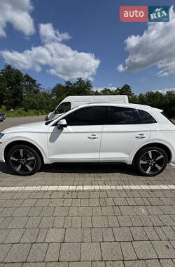 Внедорожник / Кроссовер Audi Q5 2018 в 