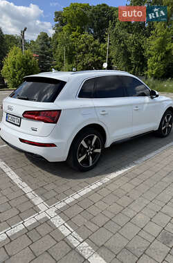 Внедорожник / Кроссовер Audi Q5 2018 в 