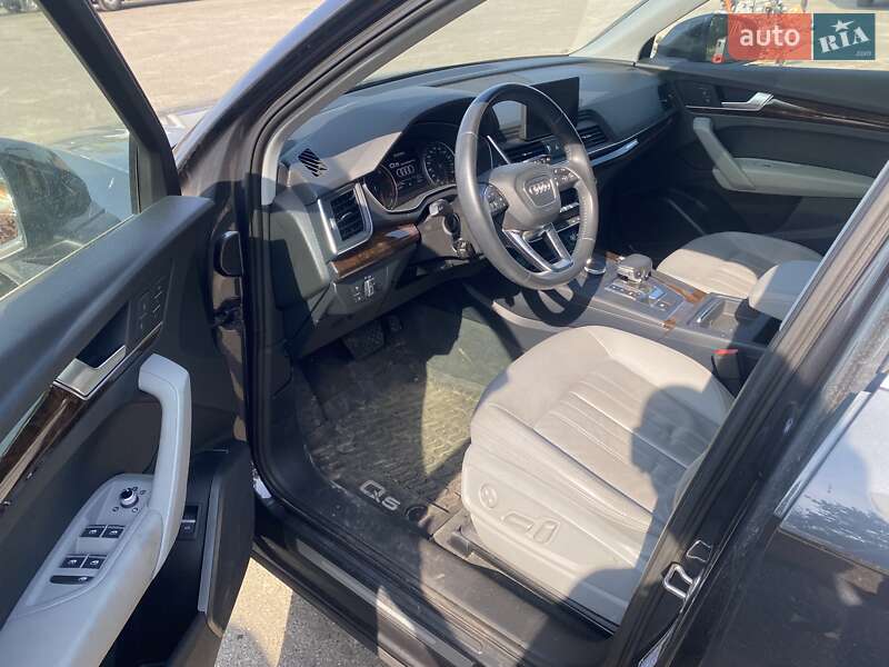 Позашляховик / Кросовер Audi Q5 2018 в Луцьку