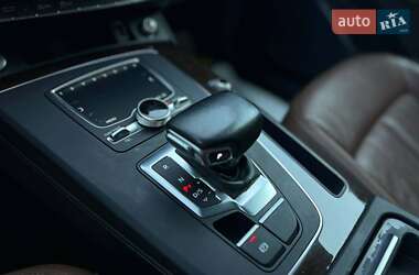 Внедорожник / Кроссовер Audi Q5 2018 в 