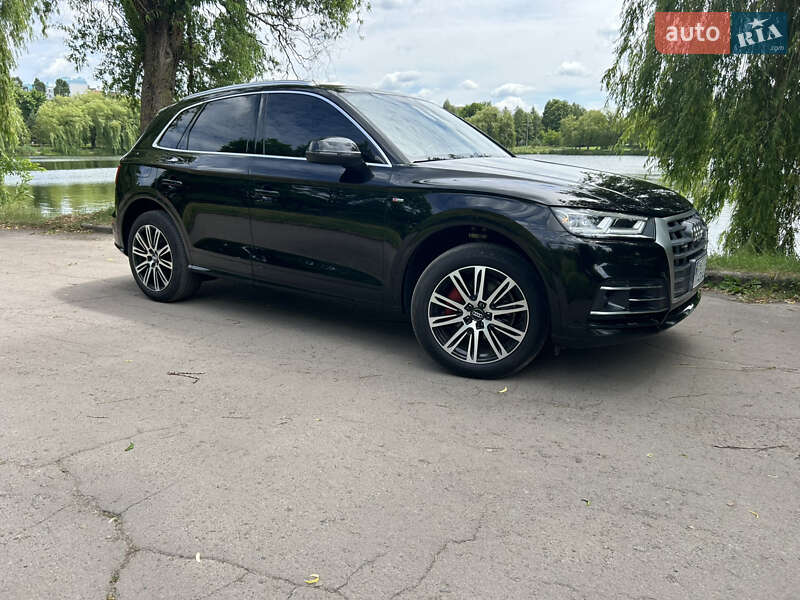Позашляховик / Кросовер Audi Q5 2017 в Рівному