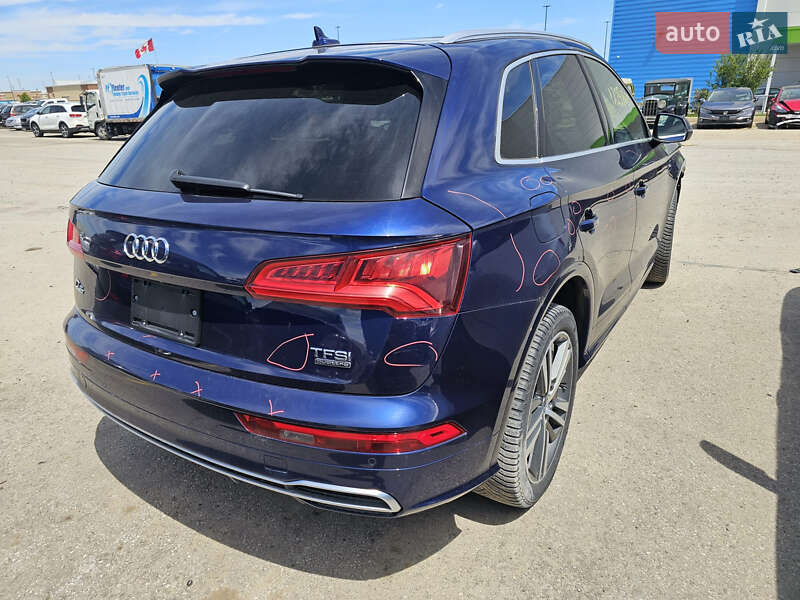 Внедорожник / Кроссовер Audi Q5 2018 в 
