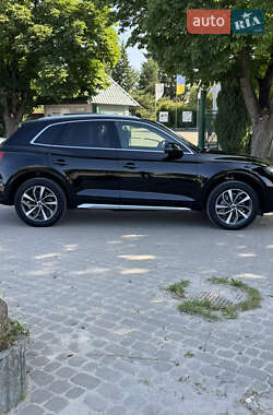 Внедорожник / Кроссовер Audi Q5 2021 в 